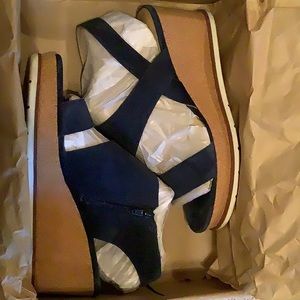 Like new Lucky Brand wedge sandals
